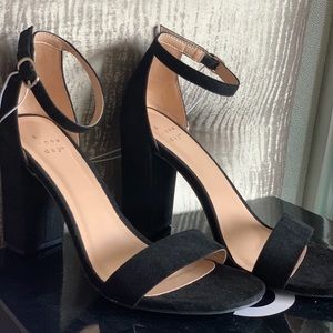 Black Nub Open Toe Chunky Heel with strap ✨